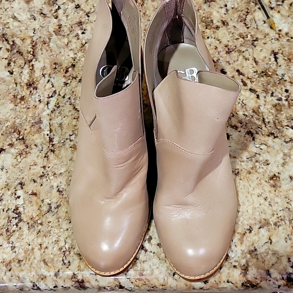 Gianni Bini taupe booties